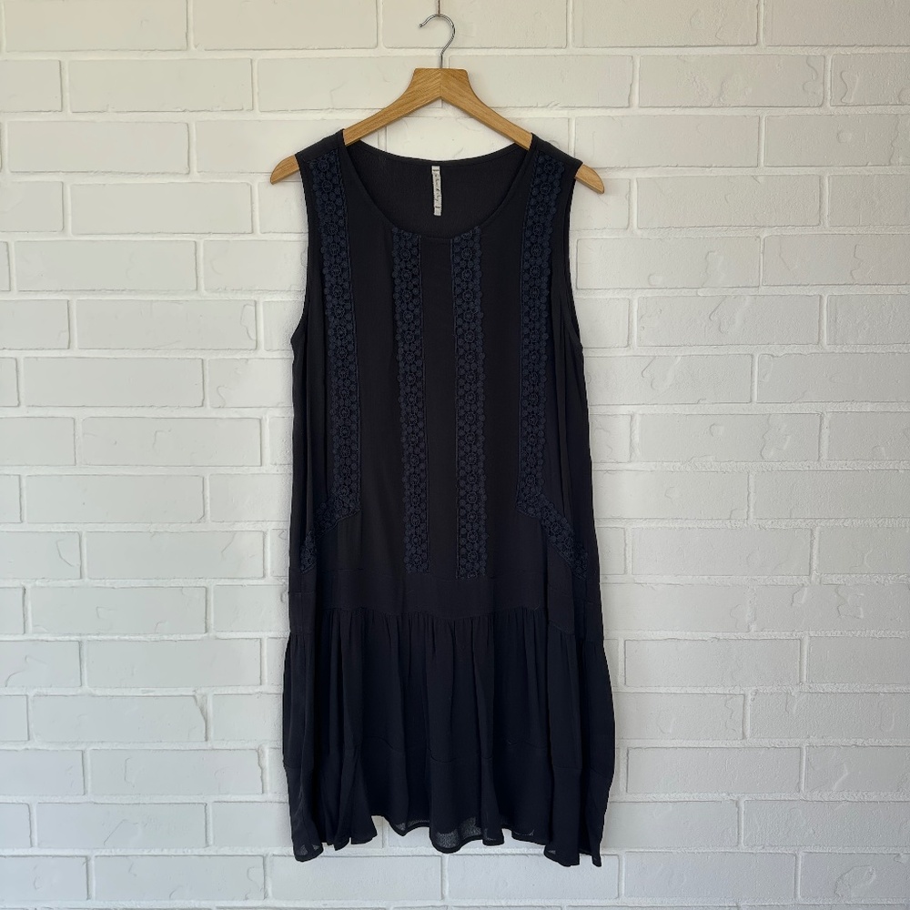 Willow & Clay Navy blue rayon women's dress Large